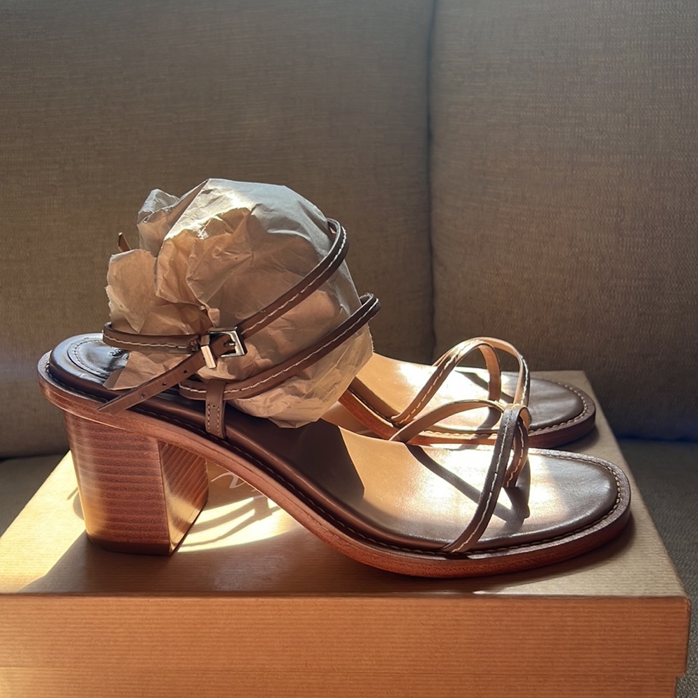 LIKE NEW BROWN SCHUTZ HEELS - Picture 2 of 6
